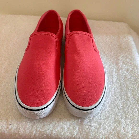 Women’s Slip-On Vans Shoes - Picture 2 of 12